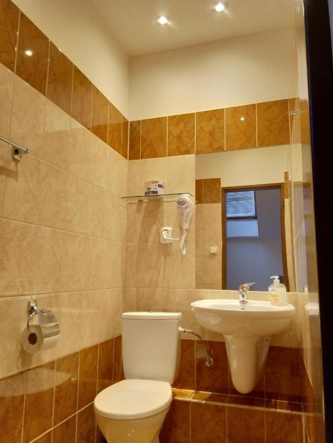 Quadruple Room Bathroom,1176181963:JPEG